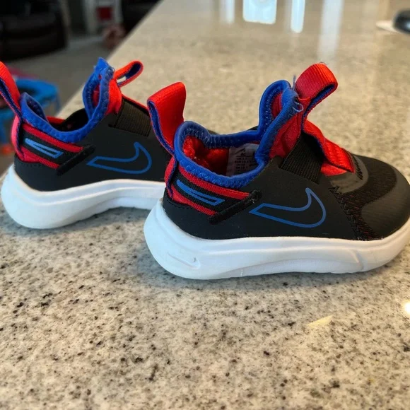 Baby/toddler Nike Shoes Size 4 - Picture 3 of 7